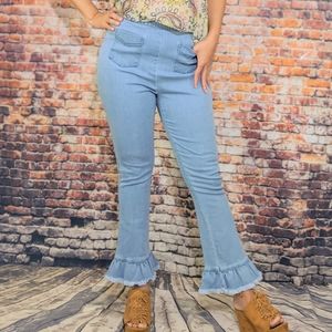 NWT ~ CUPCAKES & CASHMERE Ruffled Frayed Hem Jeans